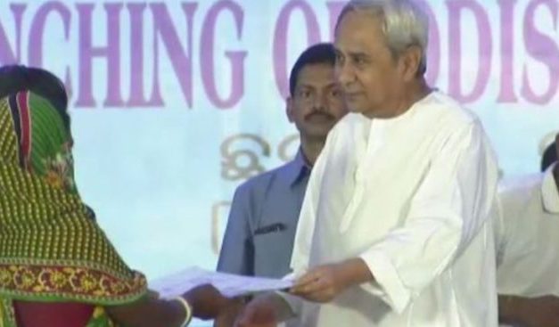 Naveen launches world’s largest slum land title transfer project