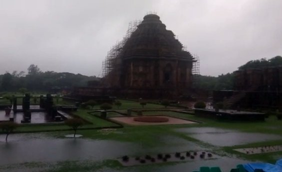 Naveen writes to Centre save Konark Temple from water-logging