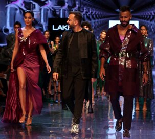 Amit Aggarwal at Lakmé Fashion Week 2019 with Reliance fabric