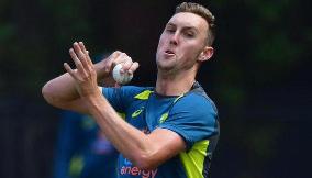 Billy Stanlake replaces Mitchell Starc for second SL T20I