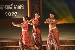 Konark Festival 2019: Raja & Radha Reddy group enthrals with Kuchipudi on Day 4