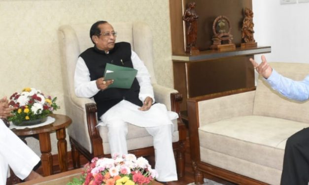 Odisha speaker calls on governor ahead of Assembly session