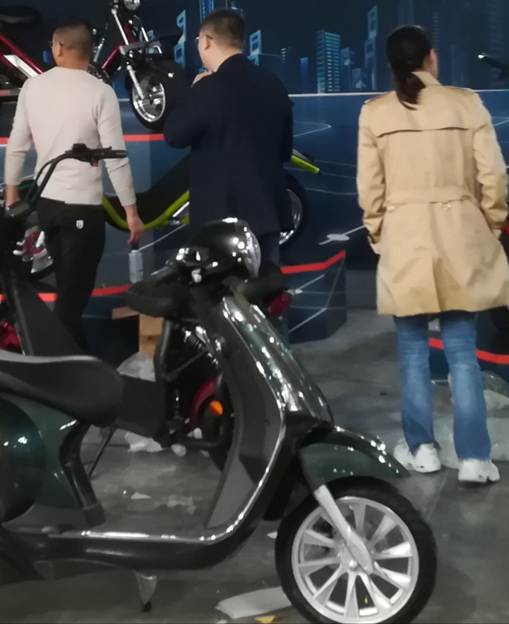 Vespa scooter fights against Chinese attempt to usrup the design, EU ...