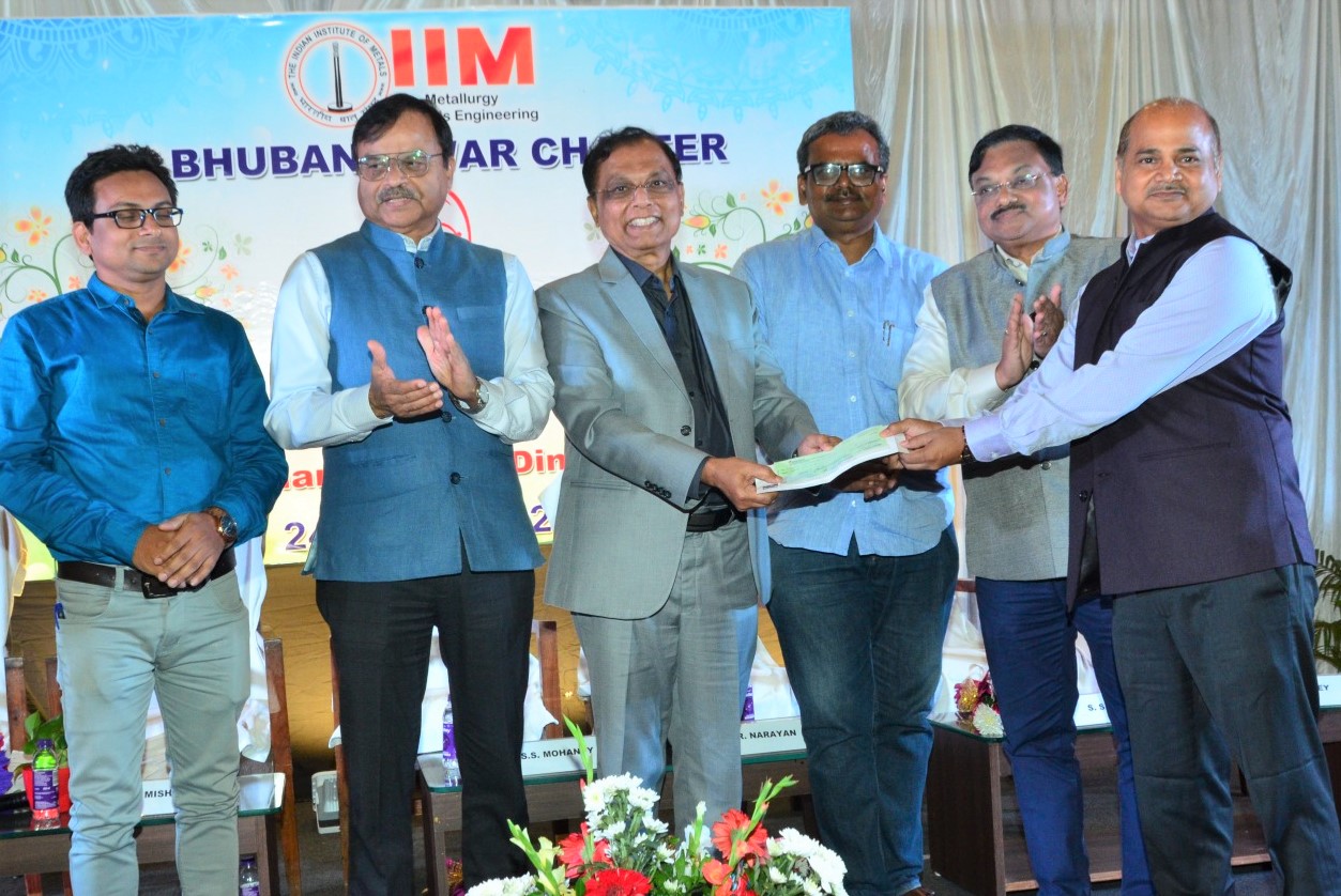 IIM donates Rs. 20 lakh to Bhubaneswar Chapter for Metallurgy promotion ...