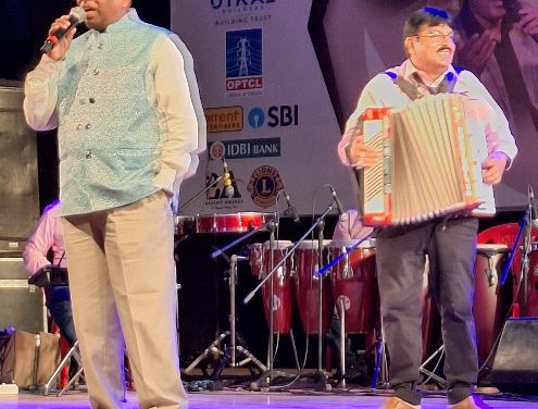 Nalco CMD got emotional, belt out two numbers of Akhaya Mohanty