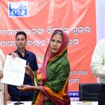 Odisha Urban Minister distributes affordable houses to 116 beneficiaries