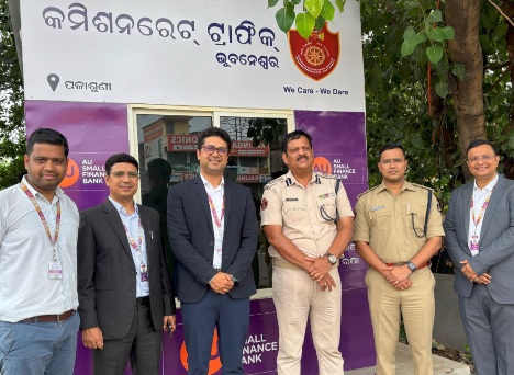 AU Small Finance Bank installs 4 police traffic booths in Bhubaneswar