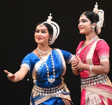 Srjan’s 31st Guru Kelucharan Mohapatra Award Festival 2025 gets off with enthralling Odissi jugalbandi