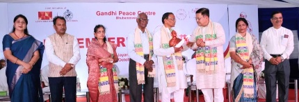 Aditya Birla’s Gandhi Peace Centre honours eminent Gandhians